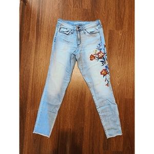 Boho embroidered jeans!